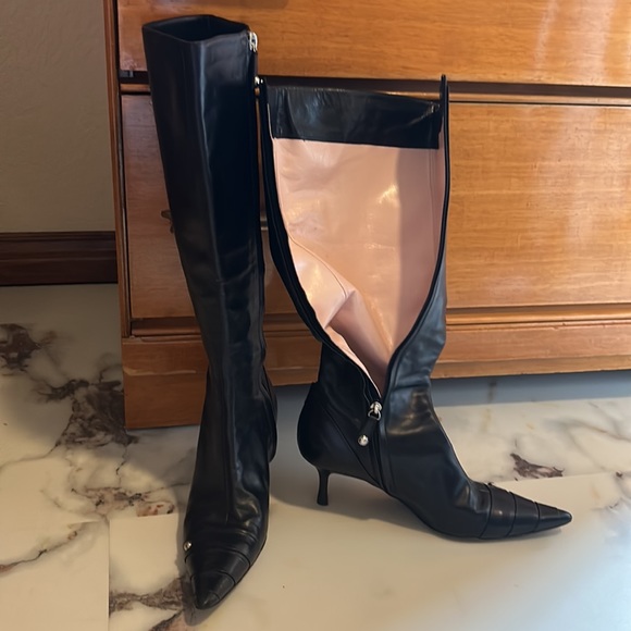 Chanel size 7 boots - Picture 2 of 4